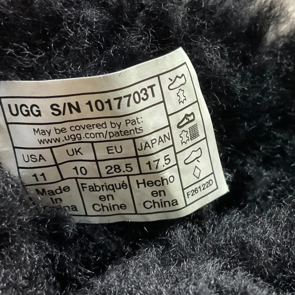 UGG Boots Sheepskin Suede Kids 11 Black Unisex Sporty Comfy Winter Ski Boho Chic